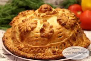 Слоеный блинный курник с курицей и картошкой