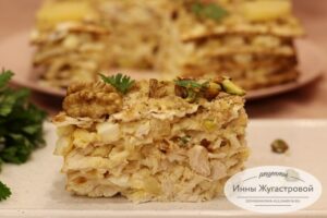 Закусочный торт из мацы с курицей и ананасами