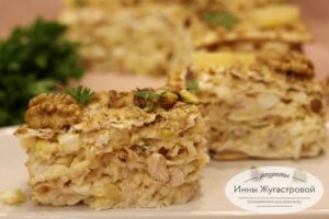 Торт из мацы с курицей и ананасами