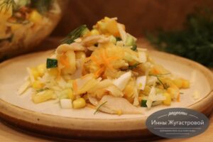 Салат из кальмаров с ананасами без майонеза