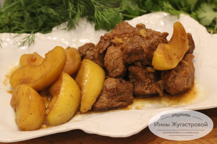 Свинина с яблоками в мультиварке