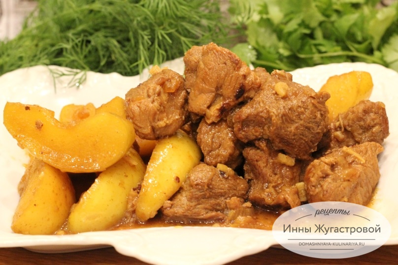 Мясо с яблоками в мультиварке